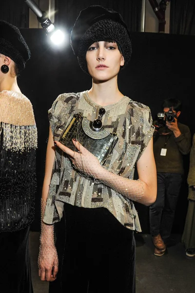 Look 16